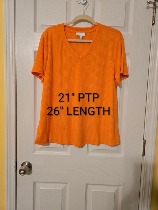 Jessica Simpson Tops - Jessica Simpson Bright Orange V-Neck Short Sleeve Tee